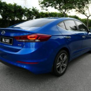 Hyundai Elantra 2.0 Malaysia (2)
